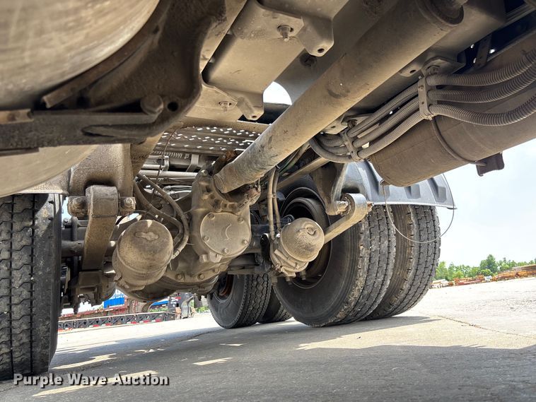 image for item FC1692 2016 Freightliner Cascadia 125 semi truck