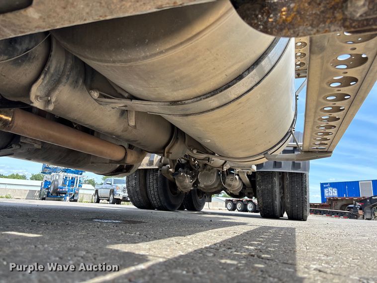 image for item FC1692 2016 Freightliner Cascadia 125 semi truck