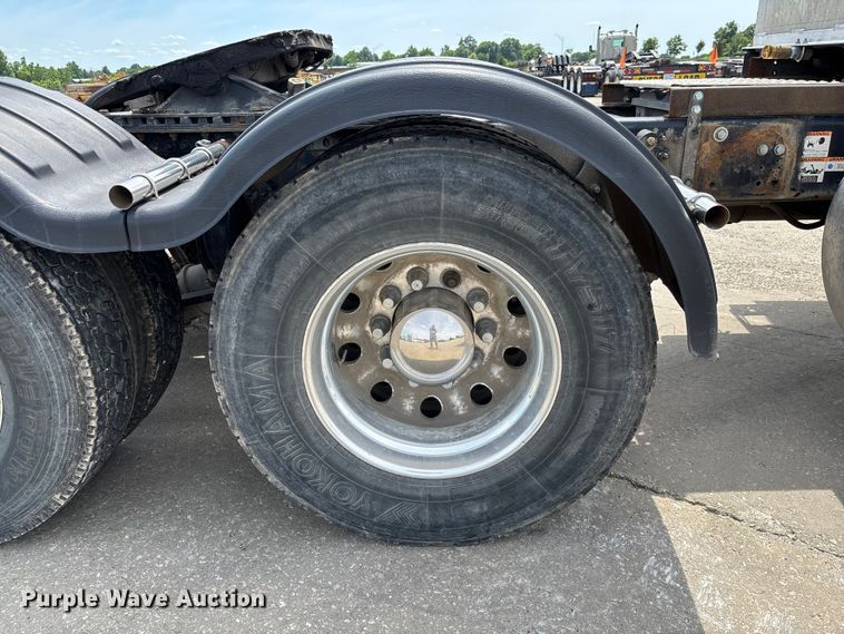 image for item FC1692 2016 Freightliner Cascadia 125 semi truck