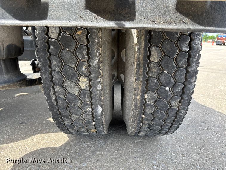 image for item FC1692 2016 Freightliner Cascadia 125 semi truck