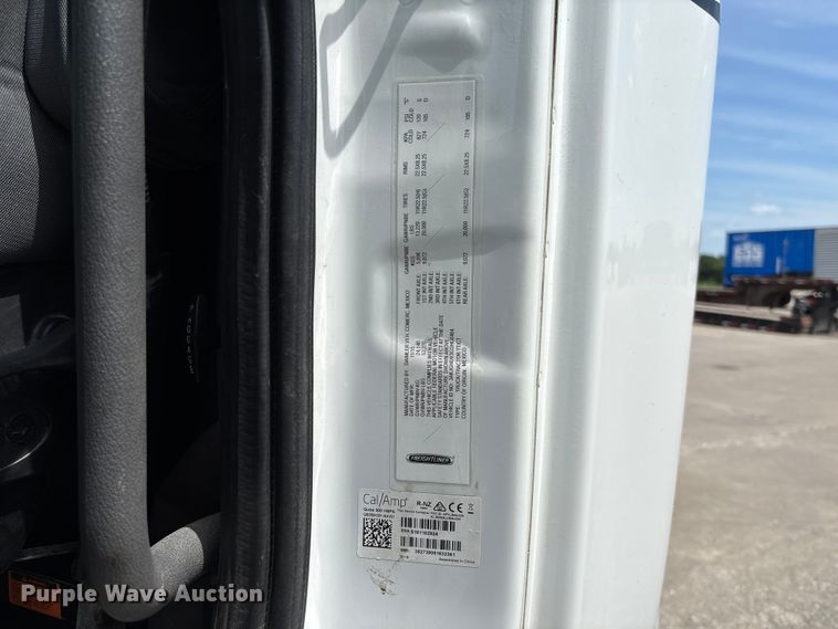 image for item FC1692 2016 Freightliner Cascadia 125 semi truck