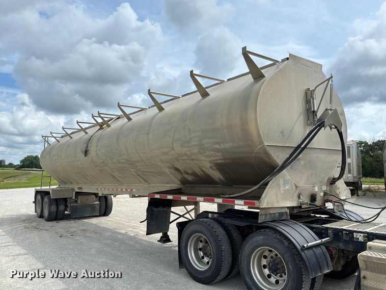 image for item FC1727 2018 Pacer AT35LW feed delivery trailer