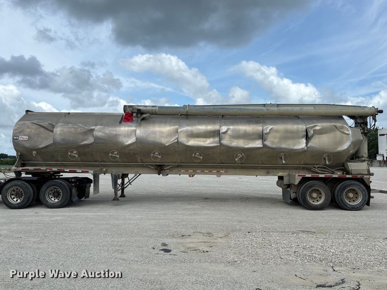 image for item FC1727 2018 Pacer AT35LW feed delivery trailer