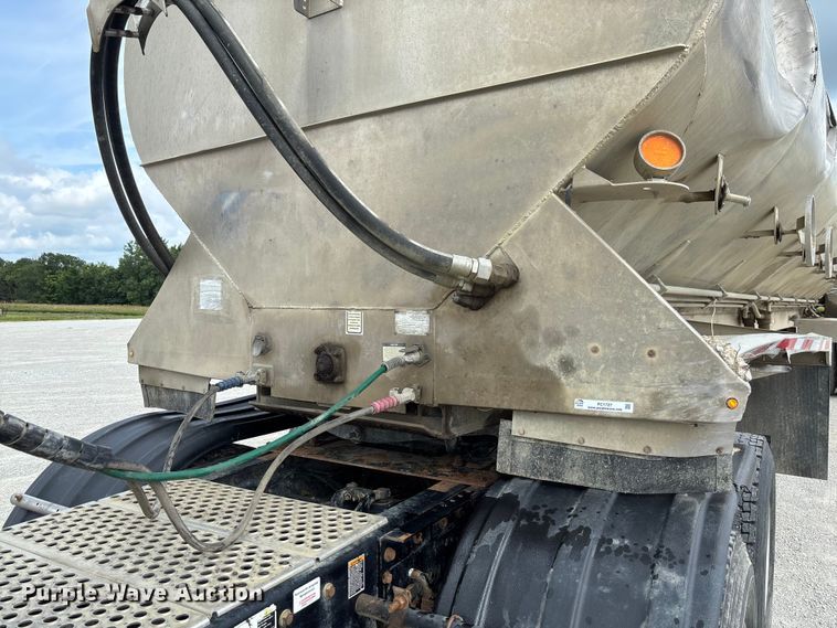 image for item FC1727 2018 Pacer AT35LW feed delivery trailer