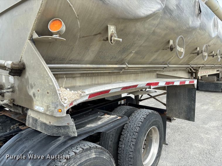image for item FC1727 2018 Pacer AT35LW feed delivery trailer