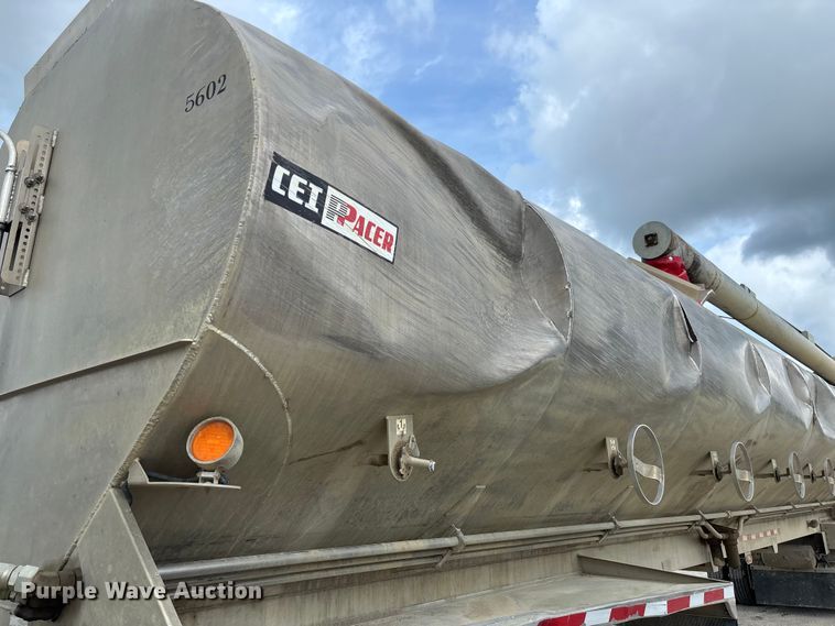 image for item FC1727 2018 Pacer AT35LW feed delivery trailer