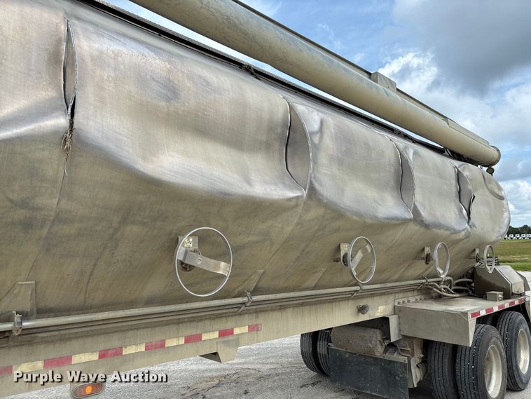 image for item FC1727 2018 Pacer AT35LW feed delivery trailer