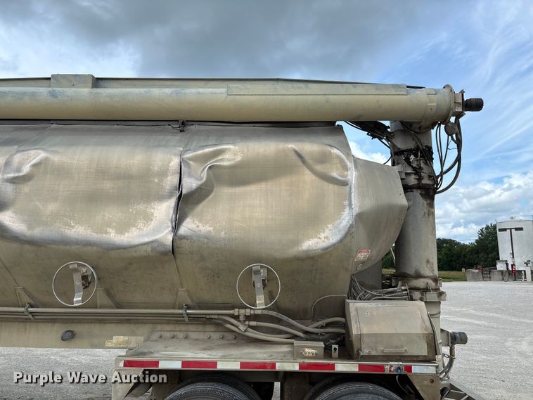 image for item FC1727 2018 Pacer AT35LW feed delivery trailer