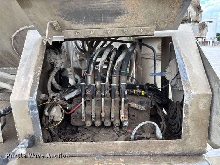 image for item FC1727 2018 Pacer AT35LW feed delivery trailer