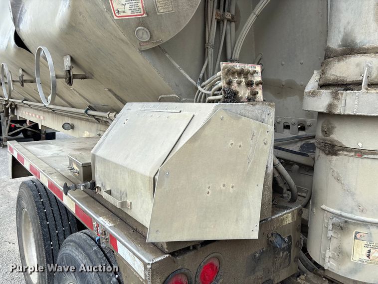 image for item FC1727 2018 Pacer AT35LW feed delivery trailer