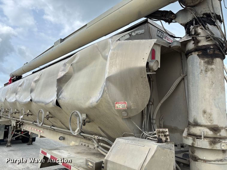 image for item FC1727 2018 Pacer AT35LW feed delivery trailer