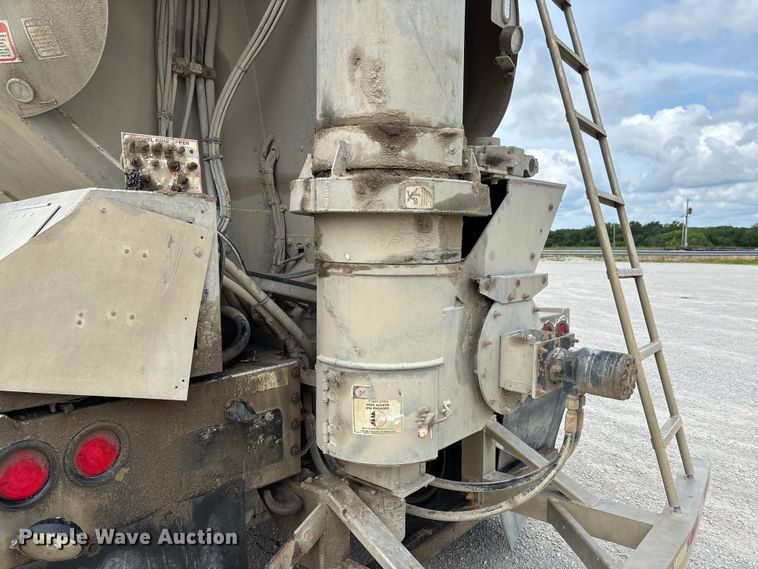 image for item FC1727 2018 Pacer AT35LW feed delivery trailer