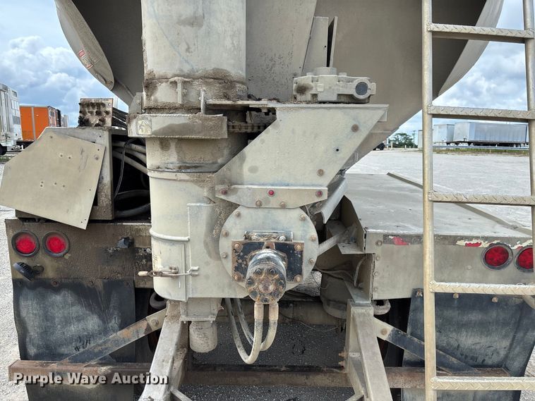image for item FC1727 2018 Pacer AT35LW feed delivery trailer