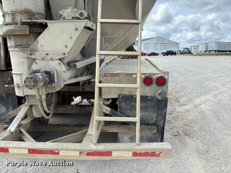 image for item FC1727 2018 Pacer AT35LW feed delivery trailer