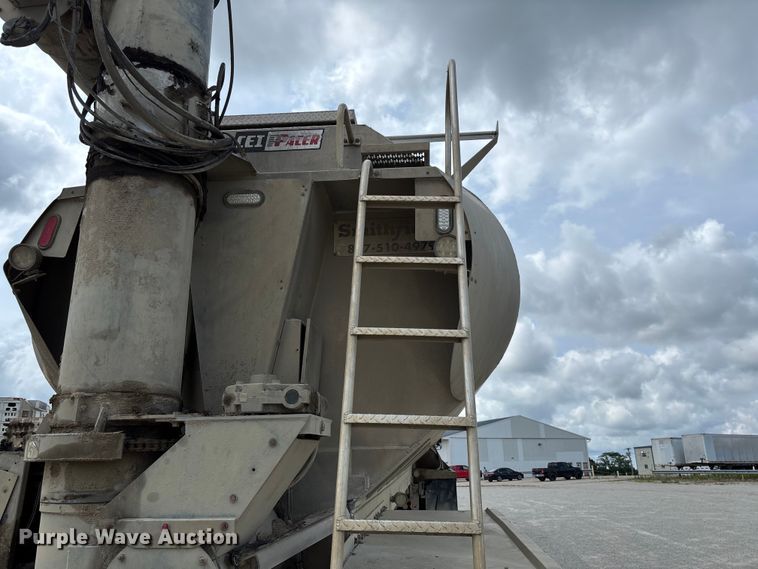 image for item FC1727 2018 Pacer AT35LW feed delivery trailer