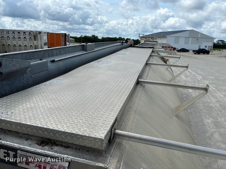 image for item FC1727 2018 Pacer AT35LW feed delivery trailer