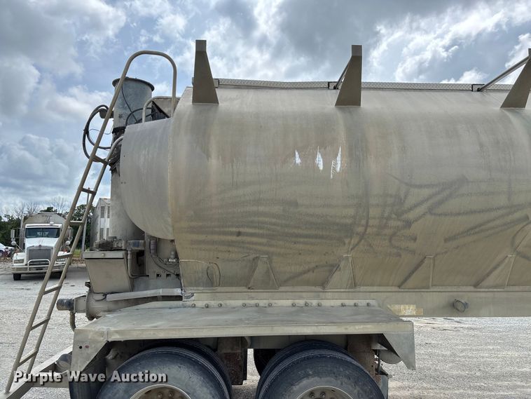 image for item FC1727 2018 Pacer AT35LW feed delivery trailer