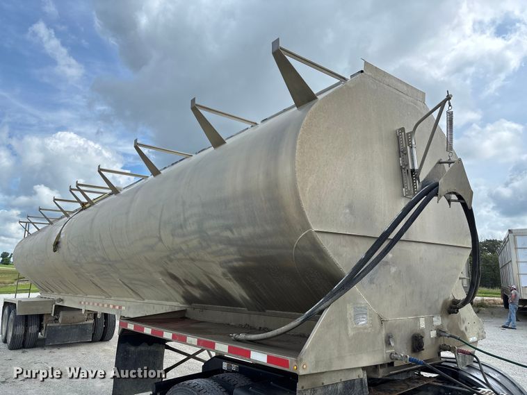 image for item FC1727 2018 Pacer AT35LW feed delivery trailer