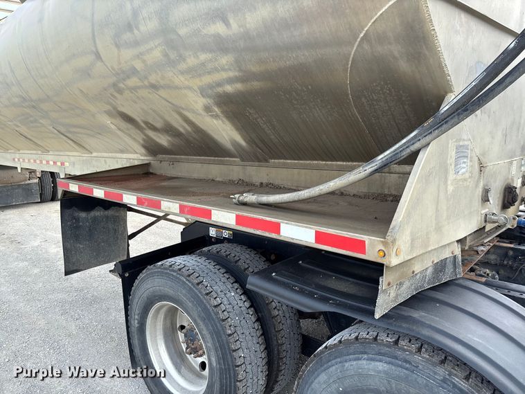 image for item FC1727 2018 Pacer AT35LW feed delivery trailer
