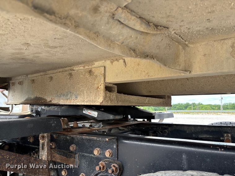 image for item FC1727 2018 Pacer AT35LW feed delivery trailer