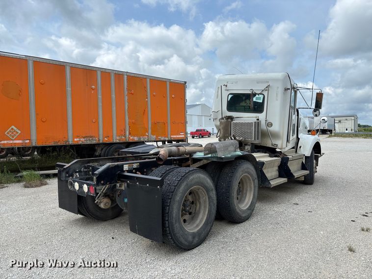 image for item FC1728 2020 Kenworth T800 semi truck