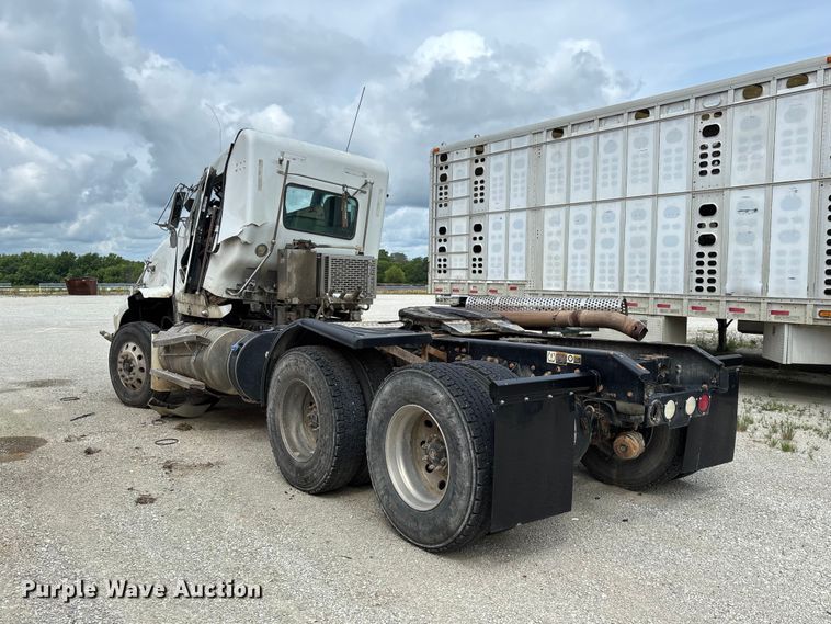 image for item FC1728 2020 Kenworth T800 semi truck