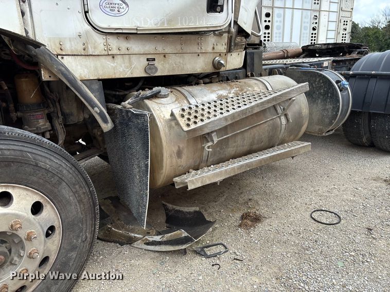 image for item FC1728 2020 Kenworth T800 semi truck