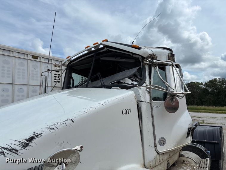 image for item FC1728 2020 Kenworth T800 semi truck