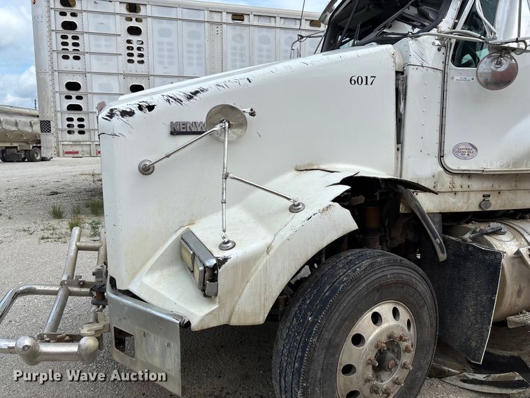 image for item FC1728 2020 Kenworth T800 semi truck
