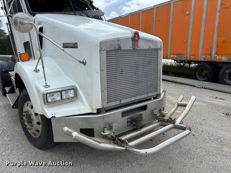 image for item FC1728 2020 Kenworth T800 semi truck