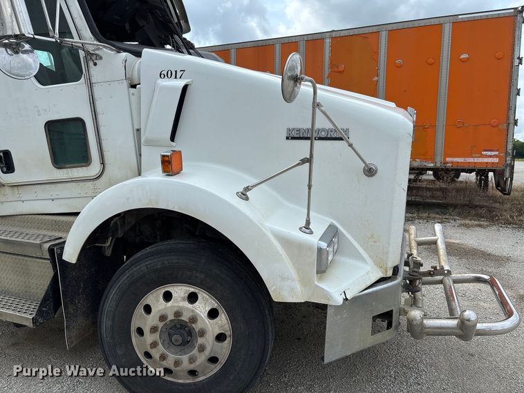 image for item FC1728 2020 Kenworth T800 semi truck