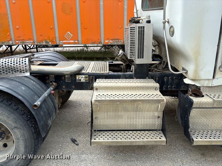 image for item FC1728 2020 Kenworth T800 semi truck