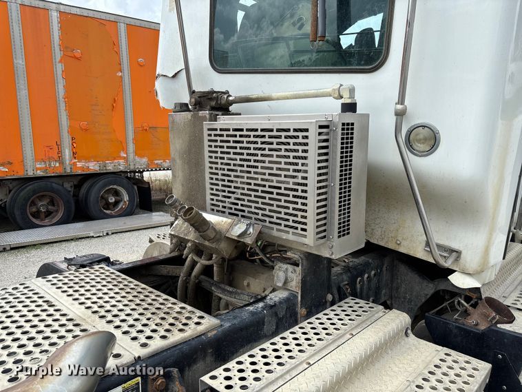 image for item FC1728 2020 Kenworth T800 semi truck