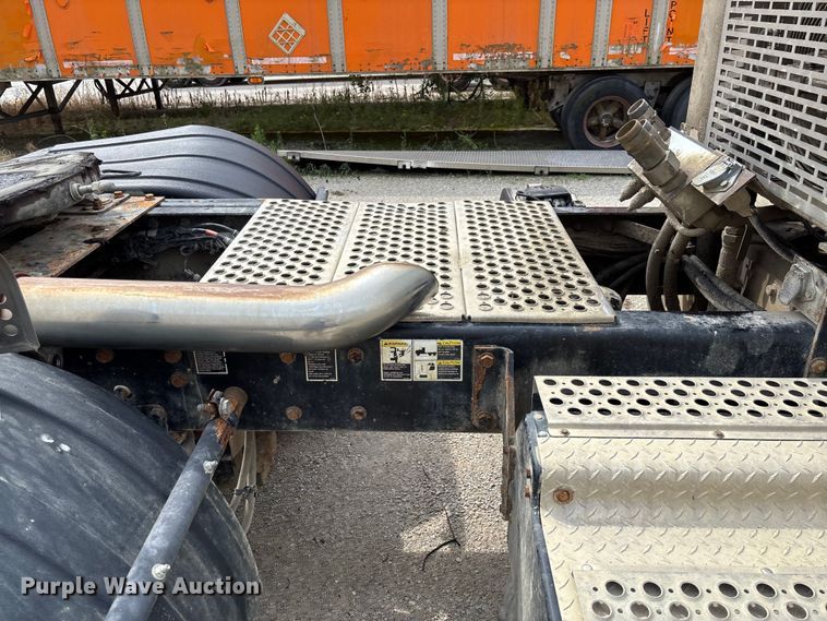 image for item FC1728 2020 Kenworth T800 semi truck