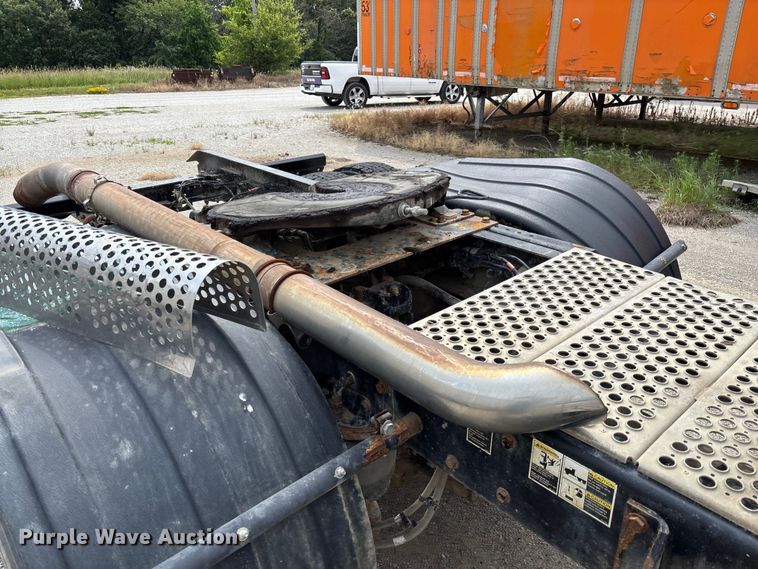 image for item FC1728 2020 Kenworth T800 semi truck