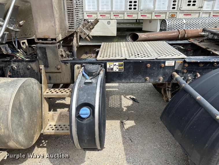 image for item FC1728 2020 Kenworth T800 semi truck