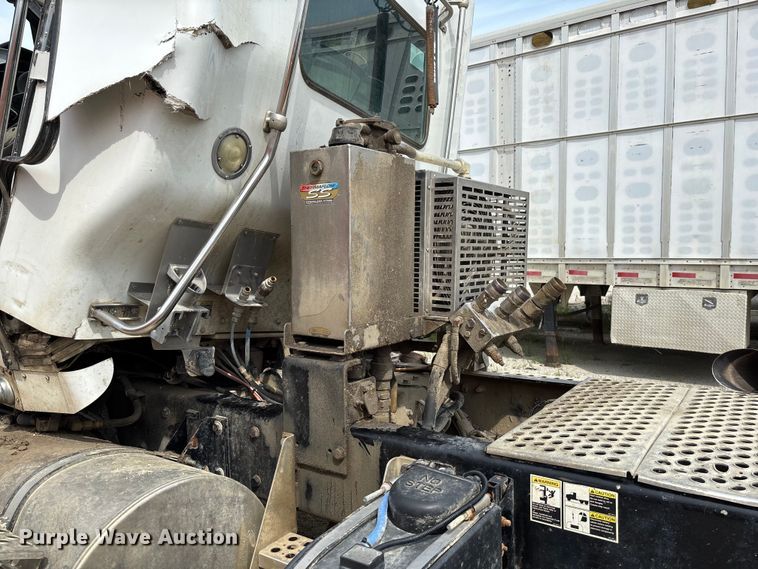 image for item FC1728 2020 Kenworth T800 semi truck