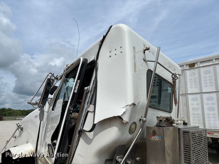 image for item FC1728 2020 Kenworth T800 semi truck
