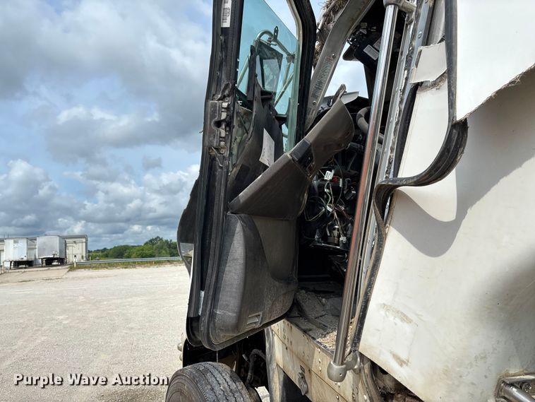 image for item FC1728 2020 Kenworth T800 semi truck