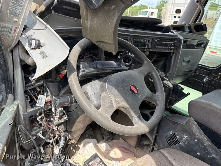 image for item FC1728 2020 Kenworth T800 semi truck