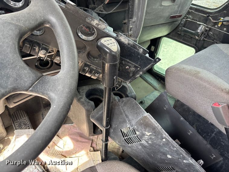 image for item FC1728 2020 Kenworth T800 semi truck