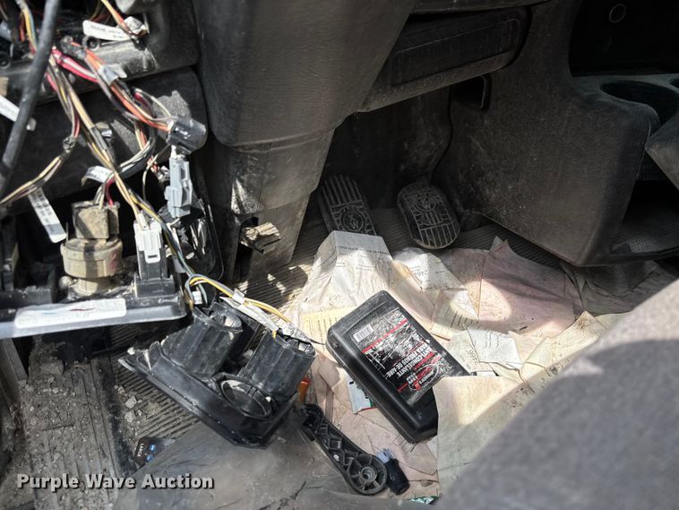 image for item FC1728 2020 Kenworth T800 semi truck