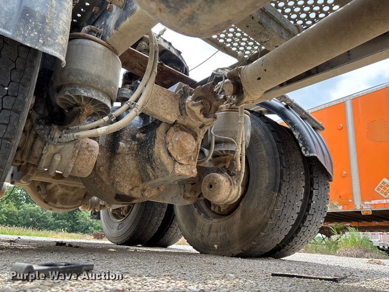 image for item FC1728 2020 Kenworth T800 semi truck