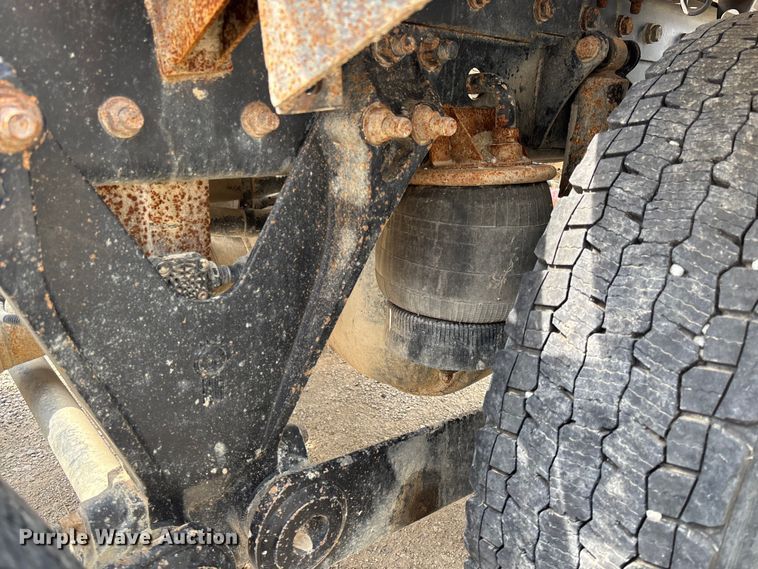 image for item FC1728 2020 Kenworth T800 semi truck