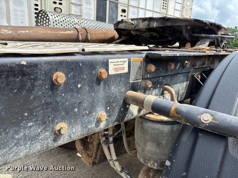 image for item FC1728 2020 Kenworth T800 semi truck