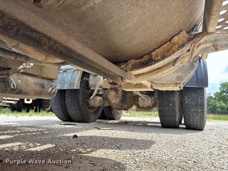 image for item FC1728 2020 Kenworth T800 semi truck