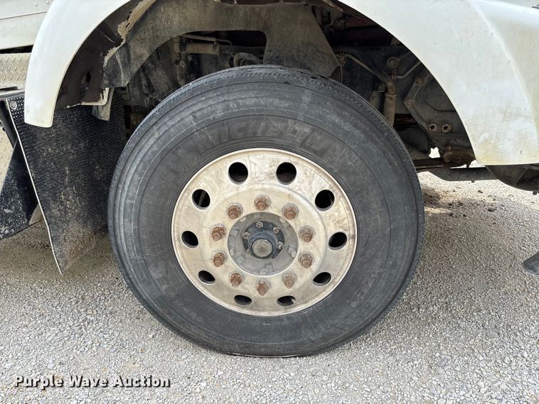 image for item FC1728 2020 Kenworth T800 semi truck