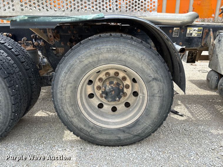 image for item FC1728 2020 Kenworth T800 semi truck