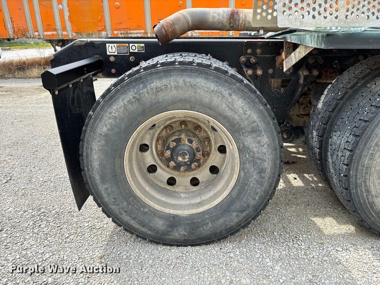 image for item FC1728 2020 Kenworth T800 semi truck