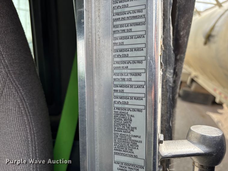 image for item FC1728 2020 Kenworth T800 semi truck